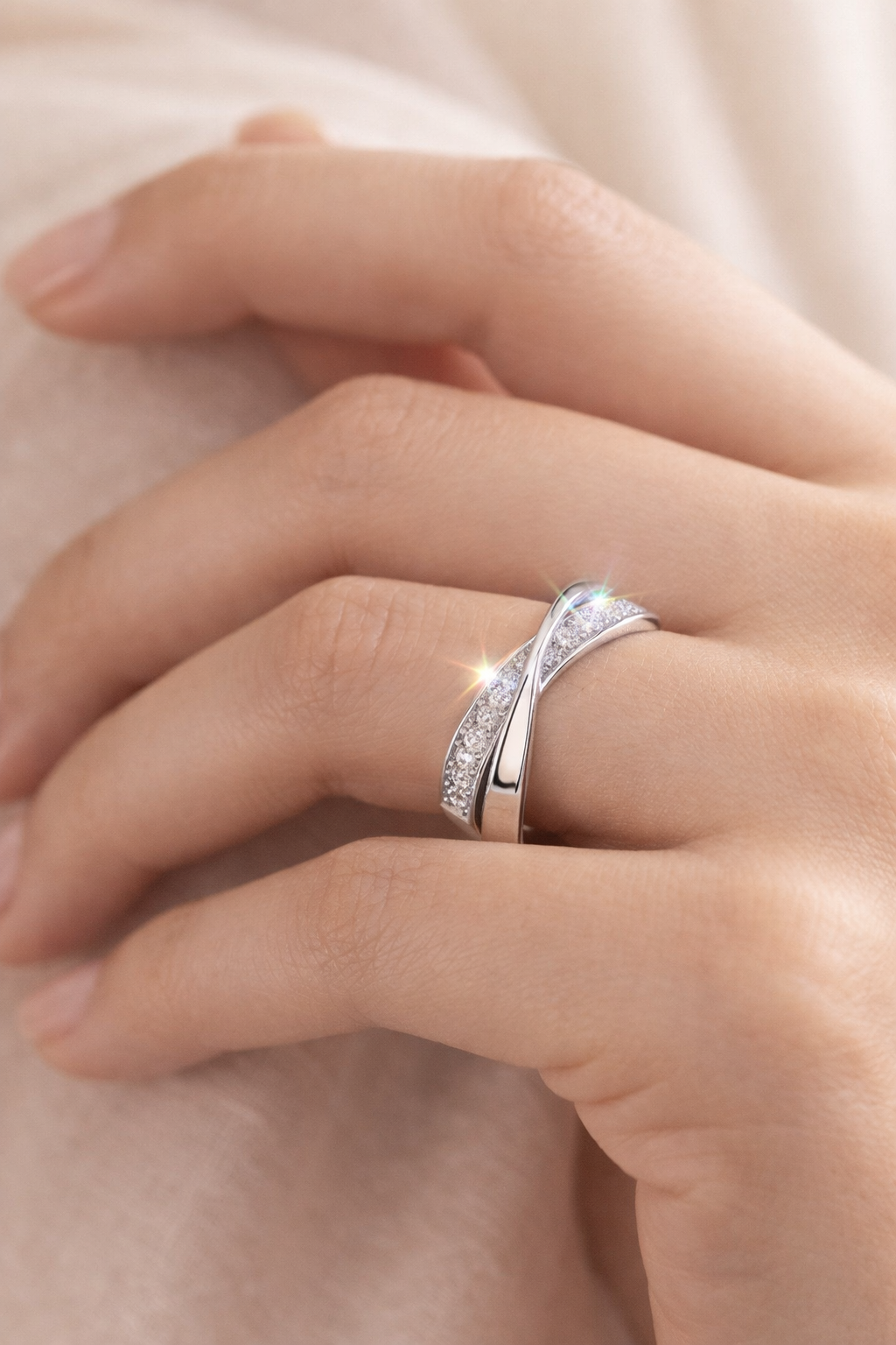 Éclat Cross Ring